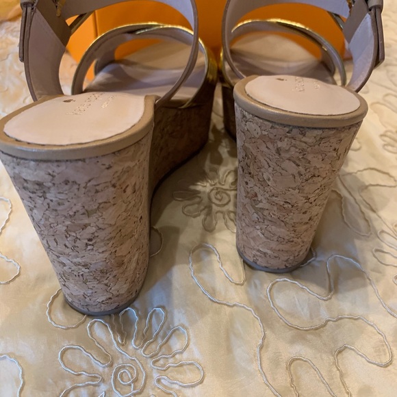 Kate Spade wedges tan & gold - Picture 4 of 5